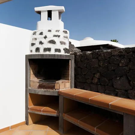 4 Bedroom Mimi With Private Heated Pool Puerto del Carmen (Lanzarote)