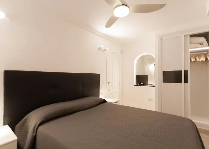 4 Bedroom Mimi With Private Heated Pool Villa