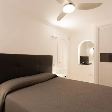 4 Bedroom Mimi With Private Heated Pool Вілла