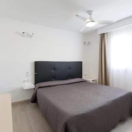 4 Bedroom Mimi With Private Heated Pool Villa Puerto del Carmen (Lanzarote)